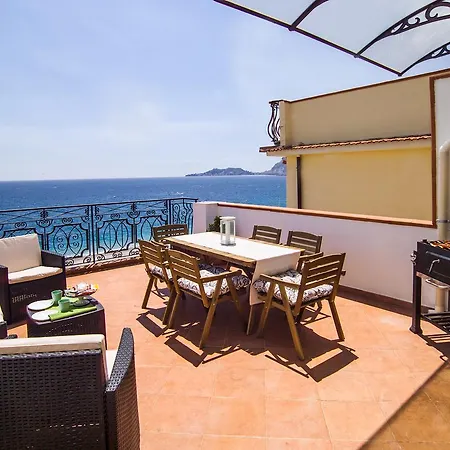 Loft Vista Sul Mare يتوجاني